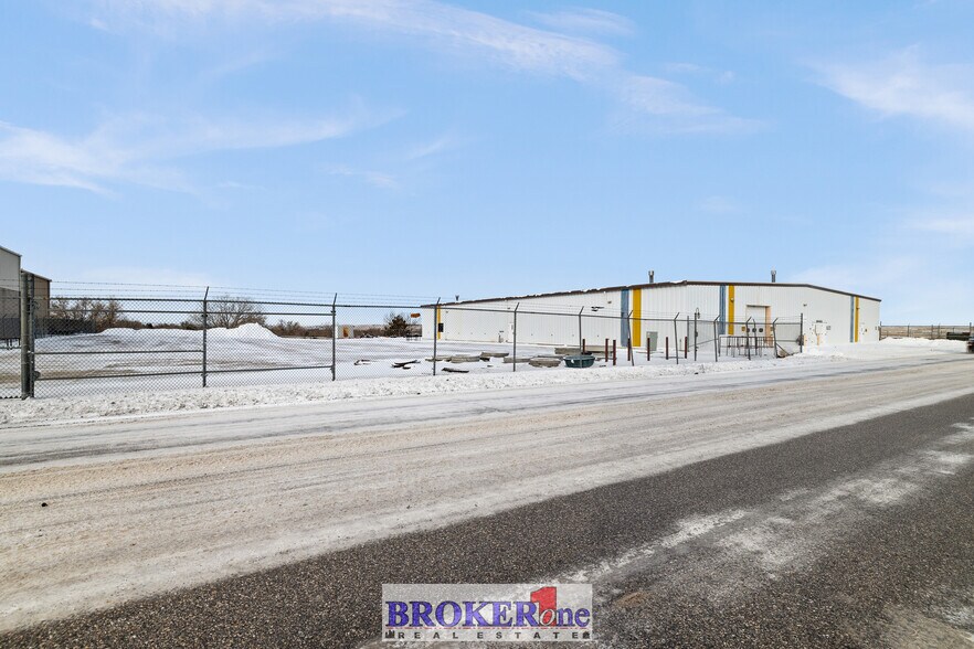 More Photos Of 300 N Walsh Dr, Casper Warehouse For Lease