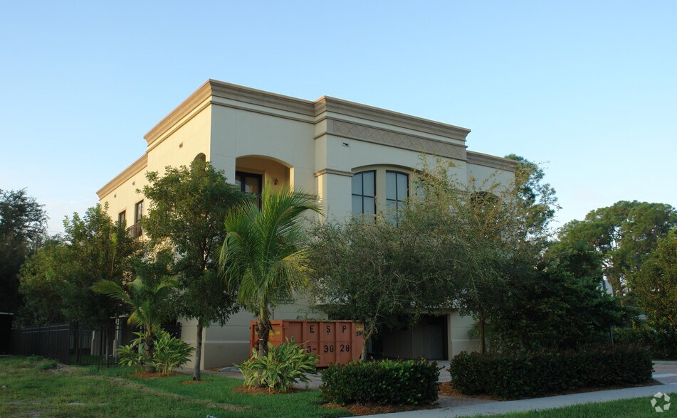 More Photos Of 862-868 102nd Ave N, Naples Office For Sale