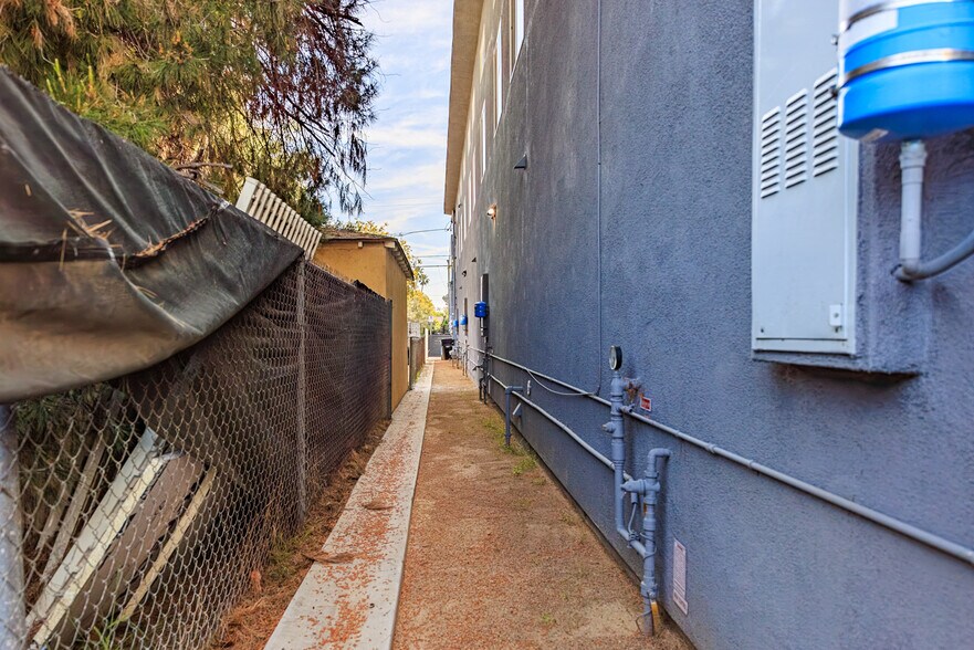 More Photos Of 5743 Case Ave, North Hollywood Apartments For Sale