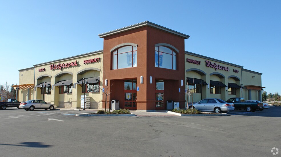 Primary Photo Of 7015 N West Ave, Fresno Drugstore For Lease