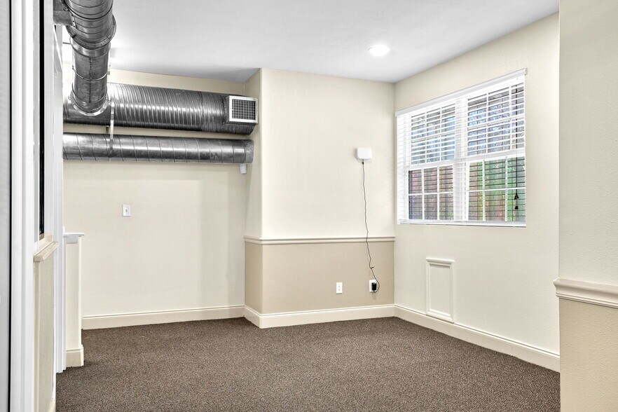 More Photos Of 525 8th St W, Bradenton Office For Sale