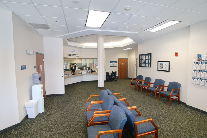 More Photos Of 16 Pelham Rd, Salem Medical For Sale