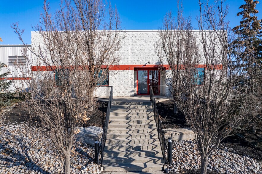 More Photos Of 999 Boundary Rd, Oshawa Warehouse For Sale