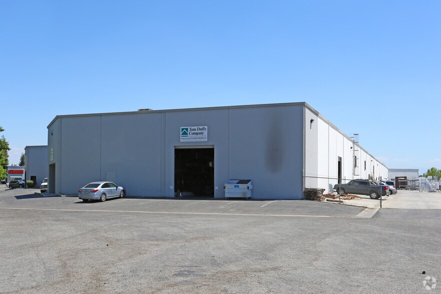 Primary Photo Of 6901 District Blvd, Bakersfield Warehouse For Lease