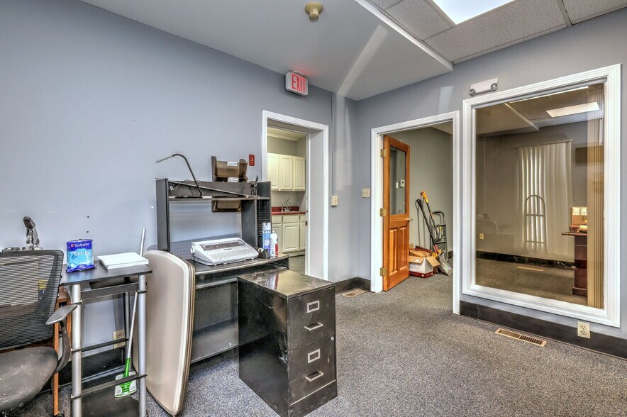 More Photos Of 1948 Chapel St, New Haven Office For Sale