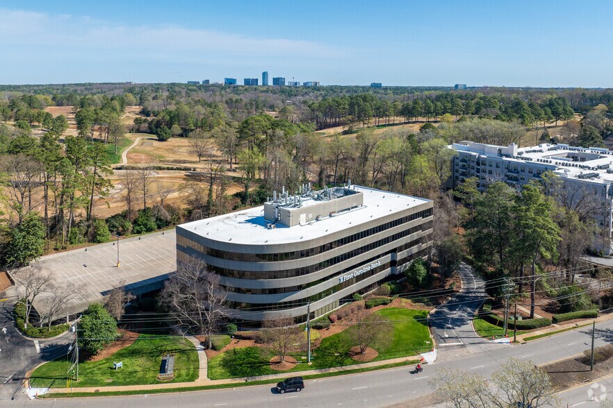 More Photos Of 2626 Glenwood Ave, Raleigh Office For Lease