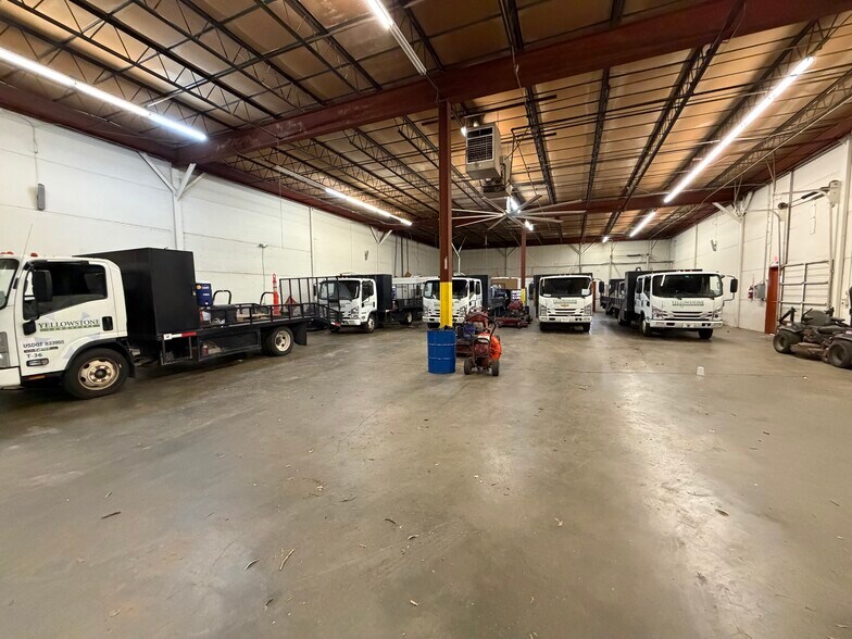 More Photos Of 10020 Rodney St, Pineville Warehouse For Lease
