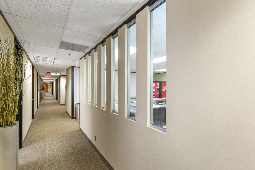 More Photos Of 11811 North Freeway, Houston Office For Lease