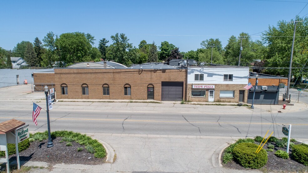 More Photos Of 241 W Randall St, Coopersville Warehouse For Lease