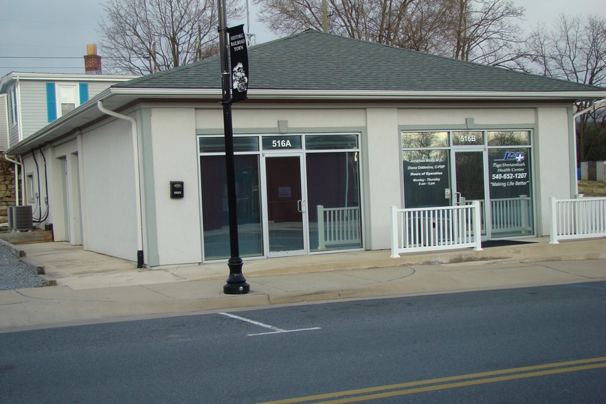 Primary Photo Of 516 1st St, Shenandoah Medical For Sale