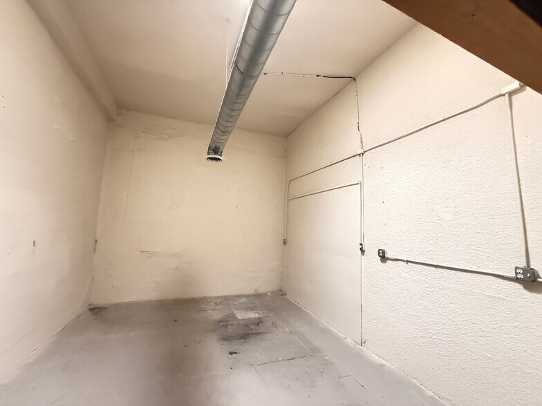 More Photos Of 1310-1340 E 8th St, Tempe Distribution For Lease