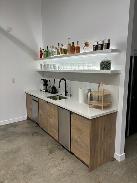 More Photos Of 1250-1264 Industrial Ave, Escondido Warehouse For Lease