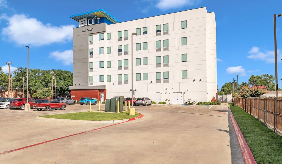 More Photos Of 900 S 11th St, Waco Hotel For Sale
