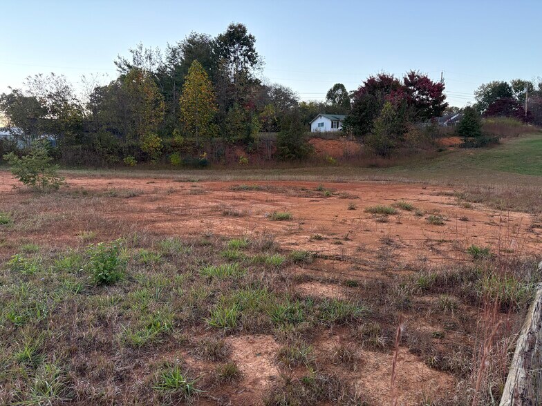 More Photos Of 2512 W Market St, Johnson City Land For Lease