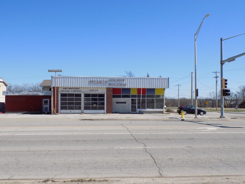 Primary Photo Of 1649 S Main St, Ottawa Auto Repair For Sale