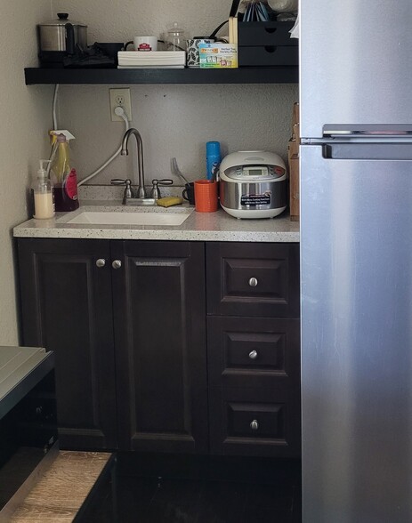 More Photos Of 1004 W Brooks St, Ontario Warehouse For Lease