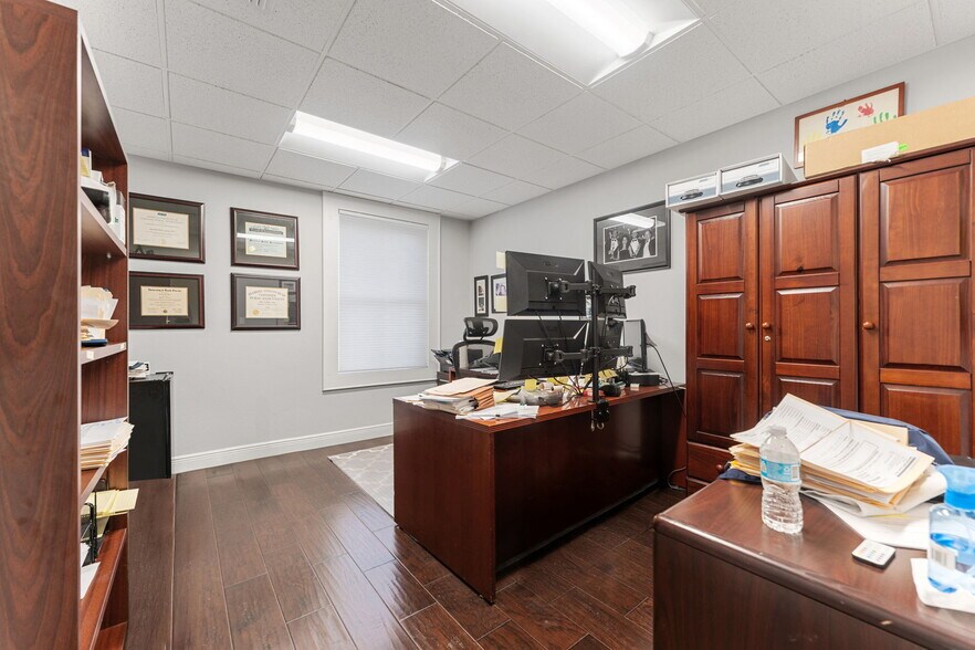 More Photos Of 337 S Plant Ave, Tampa Office Residential For Lease