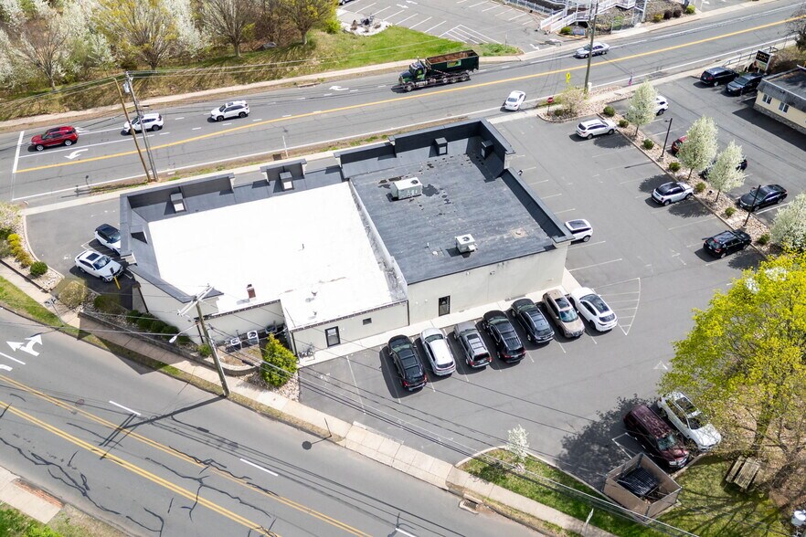 More Photos Of 474 N Main St, Southington Storefront For Lease