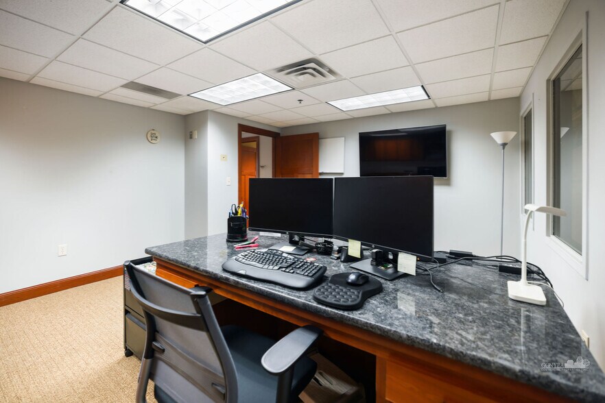 More Photos Of 2200 W Highway 13 W, Burnsville Warehouse For Lease