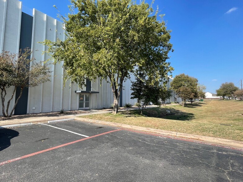 More Photos Of 15508 Bratton Ln, Austin Warehouse For Lease
