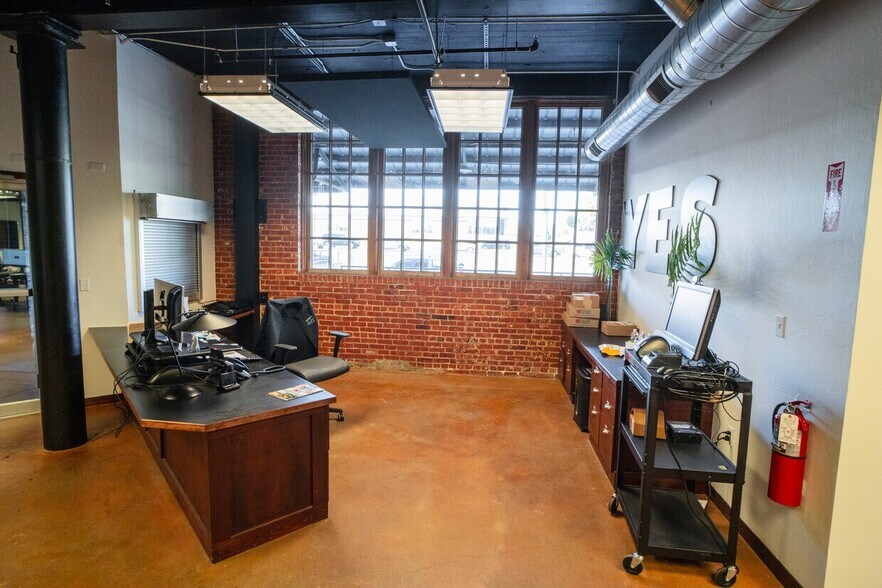 More Photos Of 601 N National Ave, Springfield Office For Lease