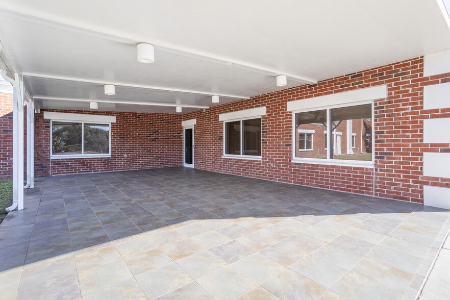 More Photos Of 4400 Dixie Hwy NE, Palm Bay Schools For Sale