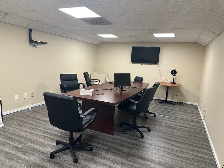 More Photos Of 304 Corporate Dr E, Langhorne Office For Sale