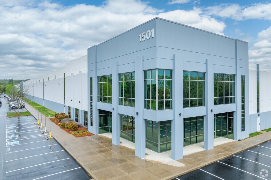 More Photos Of 1501 Corporate Pl, La Vergne Distribution For Lease