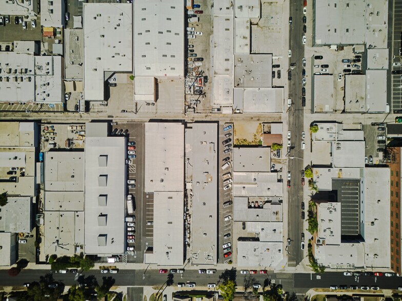 More Photos Of 15013-15019 Califa St, Van Nuys Manufacturing For Lease