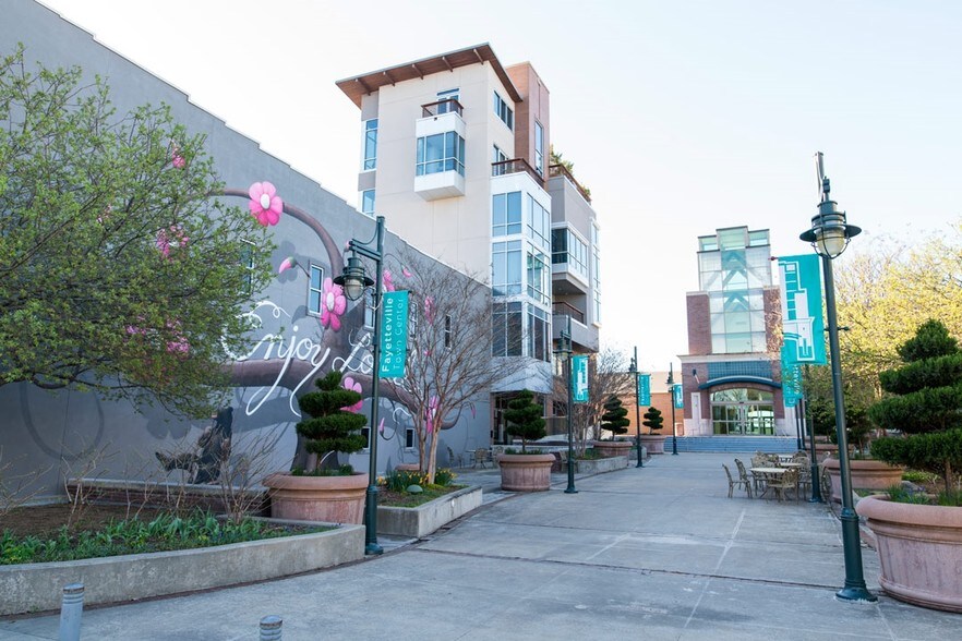 More Photos Of 1 W Mountain St, Fayetteville Office For Lease