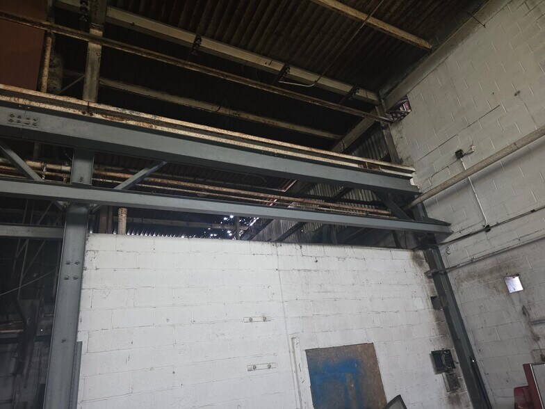 More Photos Of 86-90 Elinor Ave, Akron Manufacturing For Sale