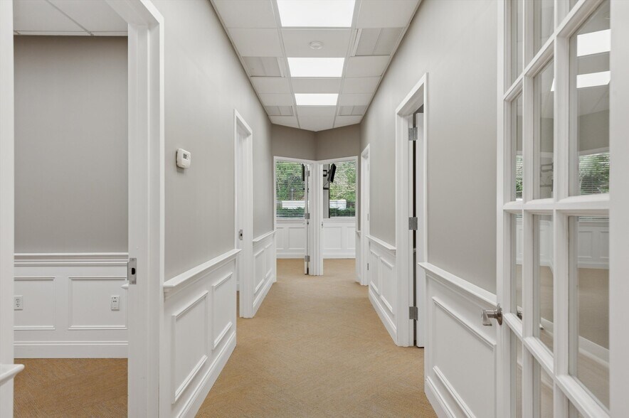 More Photos Of 300 Pantigo Pl, East Hampton Office Residential For Lease