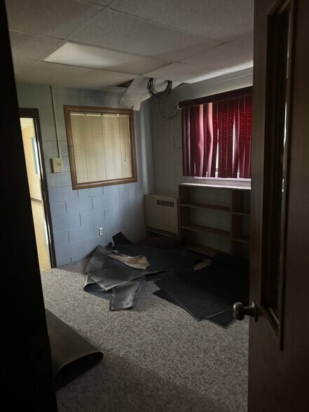 More Photos Of 2525 Oakwood Rd, Oak Creek Schools For Sale