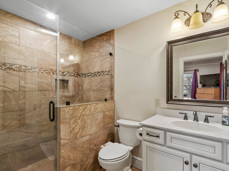 More Photos Of 506 W Main St, Burnsville Freestanding For Sale