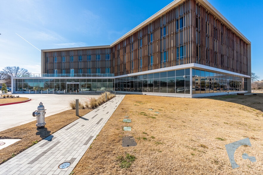 More Photos Of 2101 Westpark Ct, Euless Medical For Lease