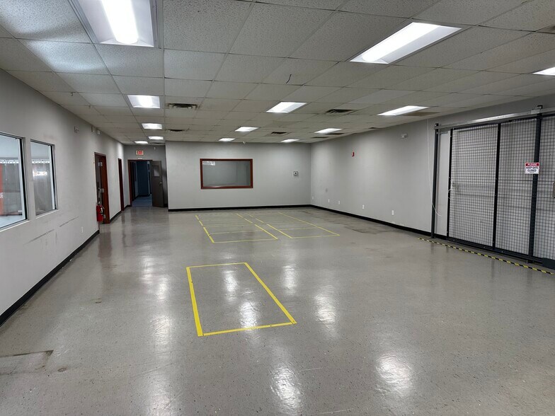 More Photos Of 61 Commerce Rd, Brookfield Warehouse For Lease