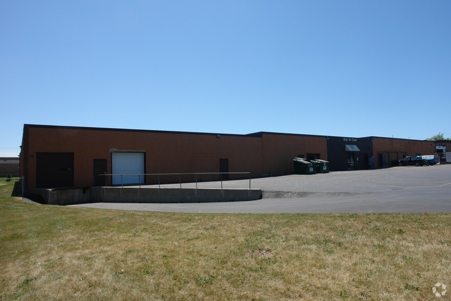 More Photos Of 920-930 Oak St, De Pere General Retail For Lease