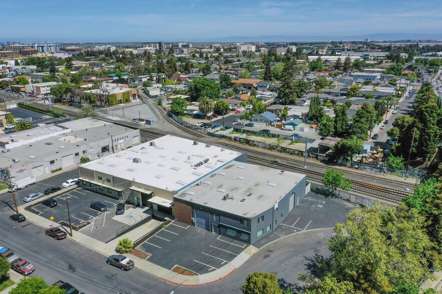 More Photos Of 989 Shasta St, Redwood City Service For Lease