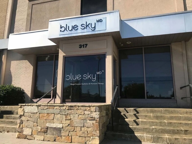 Primary Photo Of 317 N King St, Hendersonville Medical For Sale