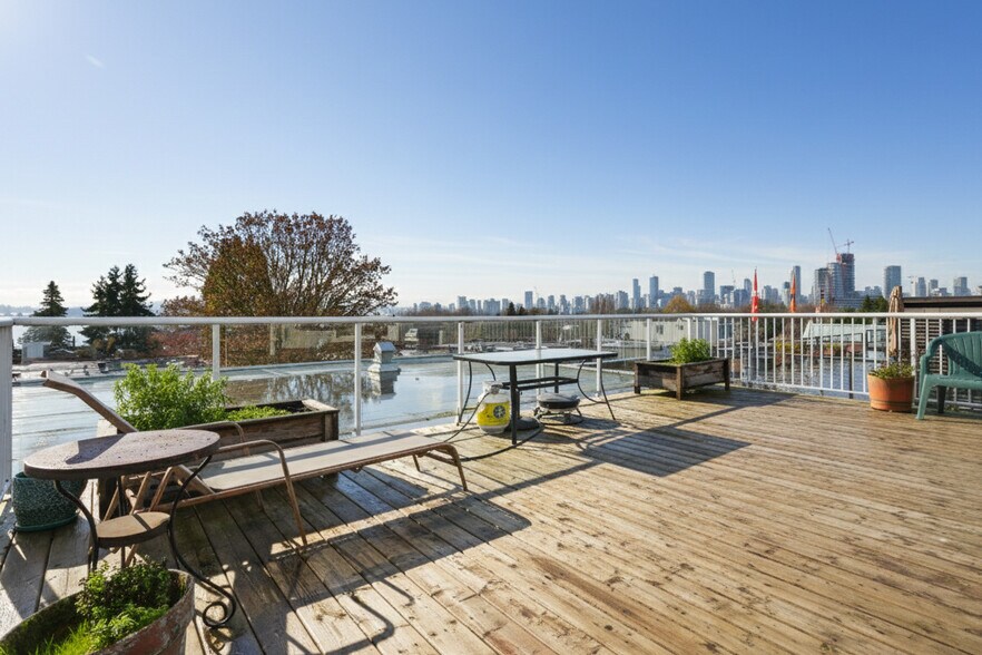 More Photos Of 2250 York Ave, Vancouver Apartments For Sale