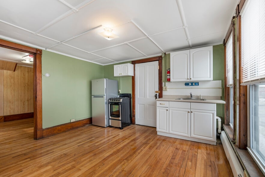 More Photos Of 4 Elm St, Lancaster Apartments For Sale