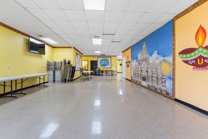 More Photos Of 605 Silver St, Agawam Storefront Retail Office For Sale