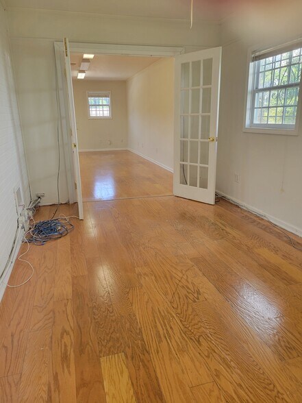 More Photos Of 135 Palm St, Holly Springs Office Residential For Lease