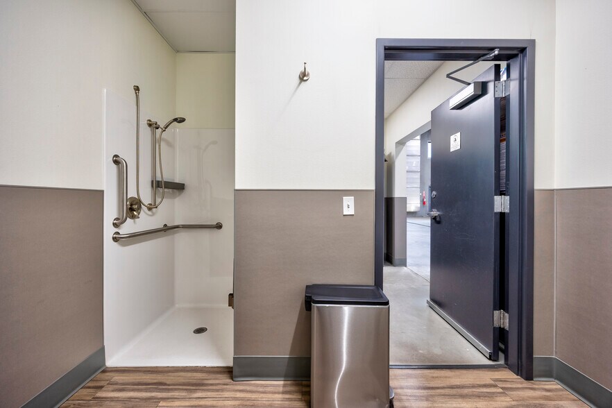 More Photos Of 8060 Keene Rd, West Richland Manufacturing For Sale