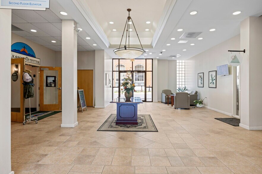 More Photos Of 90 N Main St, Harrisonburg Office For Sale