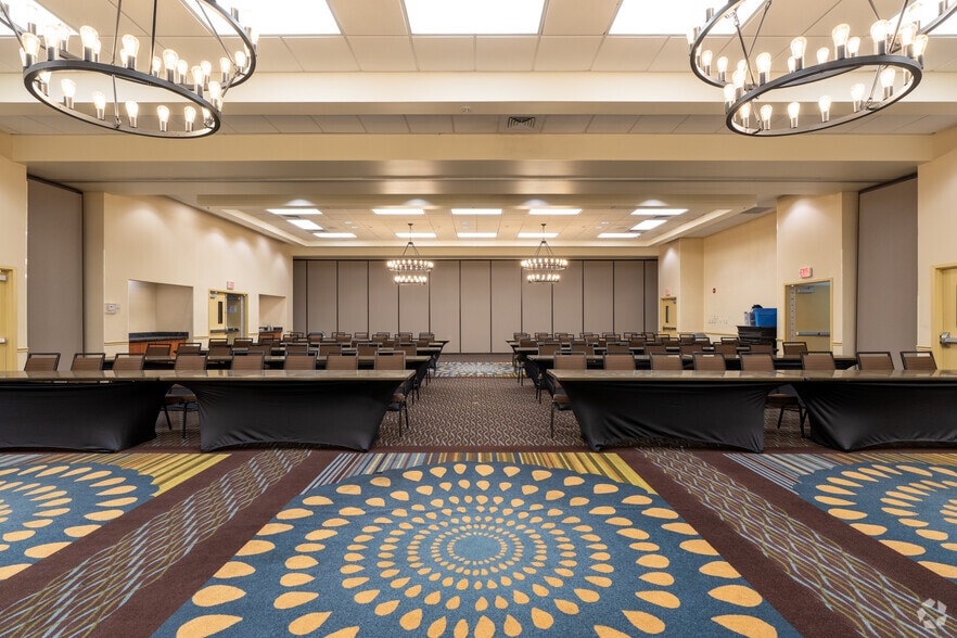 More Photos Of 6921 S Lindbergh Blvd, Saint Louis Hotel For Sale