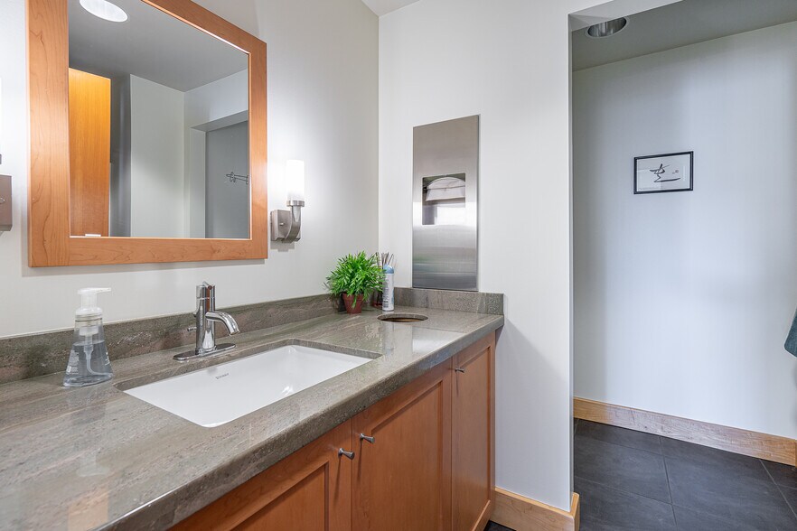 More Photos Of 4540 SW Kelly Ave, Portland Office For Sale