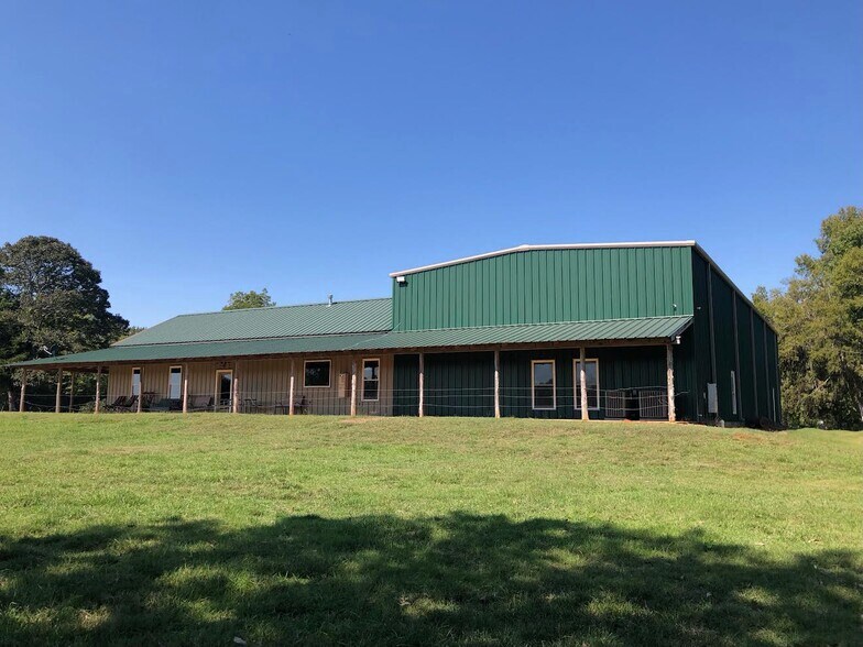More Photos Of 6040 AL-28, Pine Apple Lodge Meeting Hall For Sale