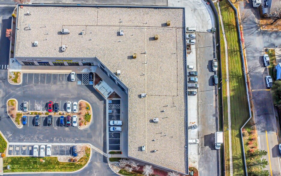 More Photos Of 2415 E Mulberry St, Fort Collins Showroom For Lease