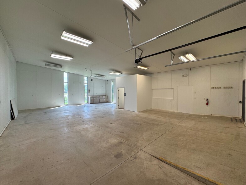 More Photos Of 2110 9th St E, Glencoe Industrial For Lease
